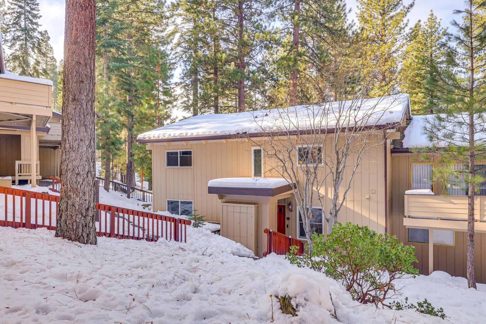 Incline Village Condo With Deck 1 Mi To Lake Tahoe المظهر الخارجي الصورة