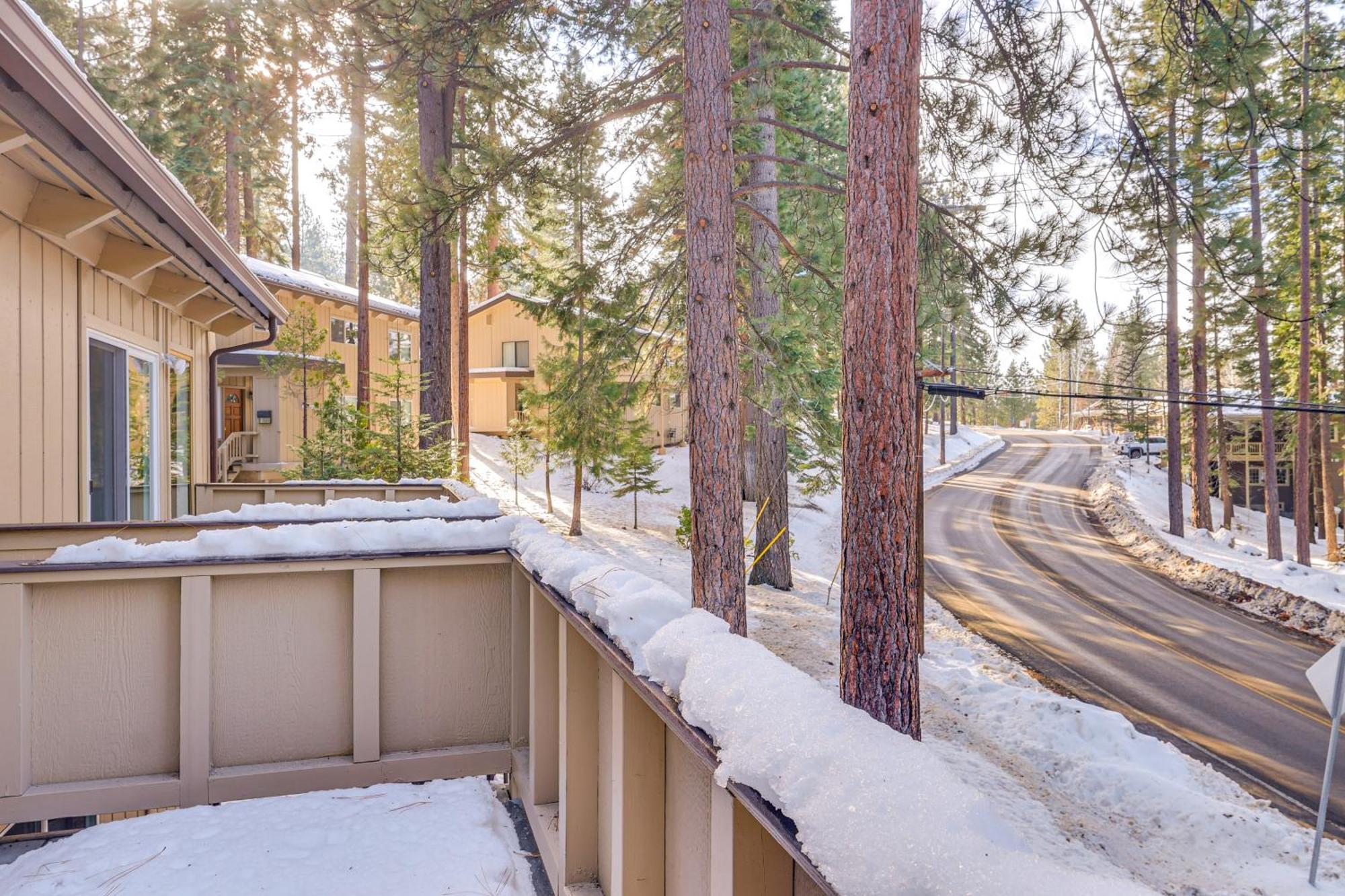 Incline Village Condo With Deck 1 Mi To Lake Tahoe المظهر الخارجي الصورة